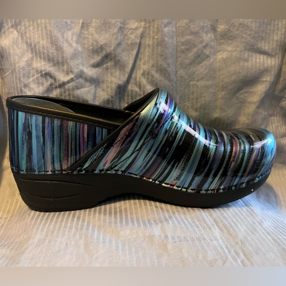 Dansko XP 2.0 clogs